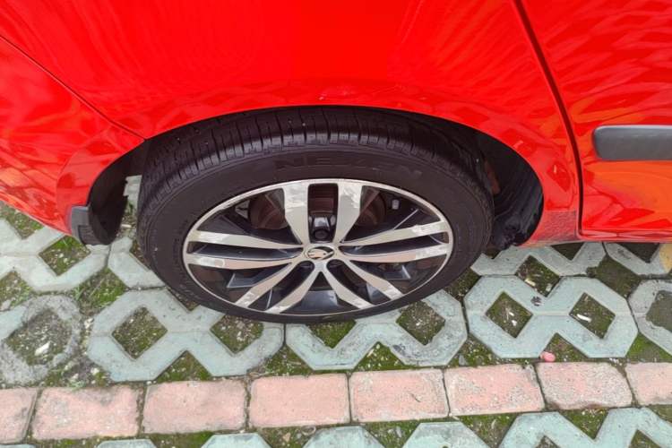 Used Skoda Fabia 2014 1.6L Automatic Sport Edition Right Rear Wheel Hub