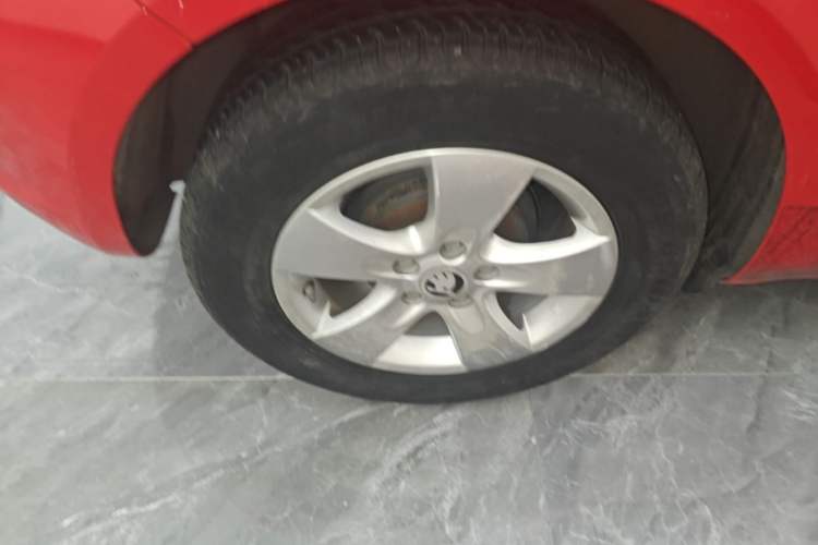 Used Skoda Fabia 2014 1.4L Automatic Crystal Edition Right Rear Wheel Hub