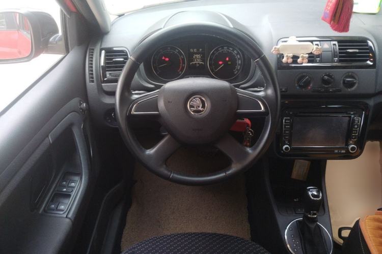 Used Skoda Fabia 2014 1.6L Automatic Sport Edition Steering Wheel
