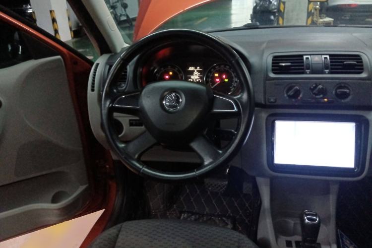 Used Skoda Fabia 2014 1.4L Automatic Crystal Edition Steering Wheel