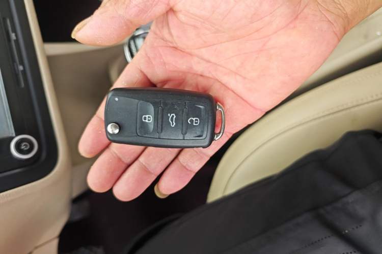Used Skoda Fabia 2014 1.4L Automatic Crystal Edition Vehicle Key