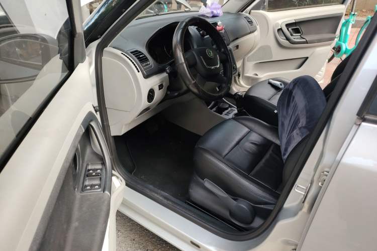 Used Skoda Fabia 2014 1.6L Automatic Crystal Edition Driver Seat