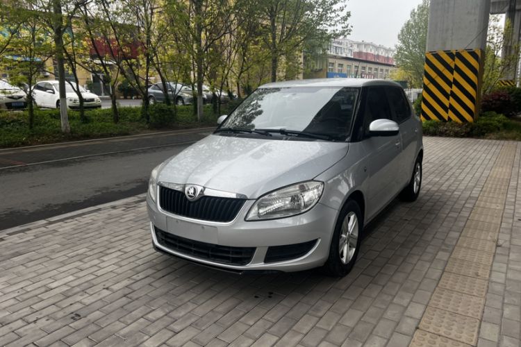 Used Skoda Fabia 2014 1.4L Manual Crystal Edition Exterior 5