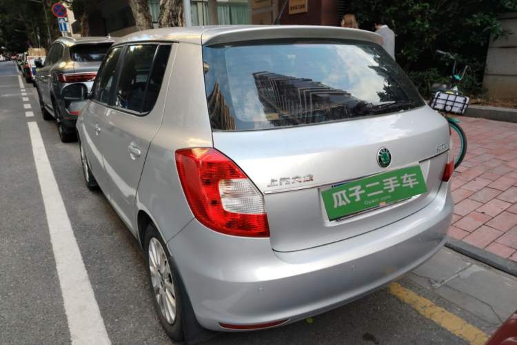 Used Skoda Fabia 2014 1.6L Automatic Crystal Edition Rear Left 45 Deg