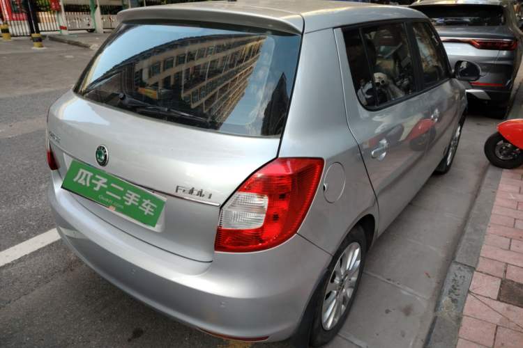 Used Skoda Fabia 2014 1.6L Automatic Crystal Edition Rear Right 45 Deg