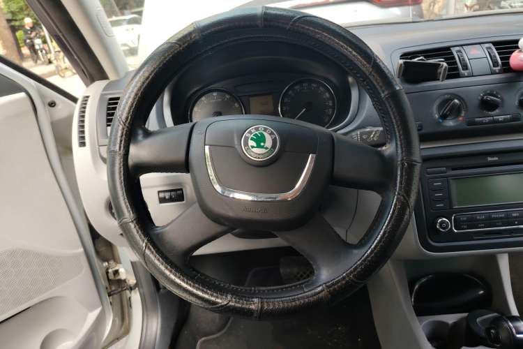 Used Skoda Fabia 2014 1.6L Automatic Crystal Edition Steering Wheel