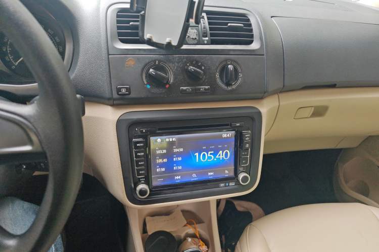 Used Skoda Fabia 2014 1.4L Automatic Crystal Edition Audio And AC Panel