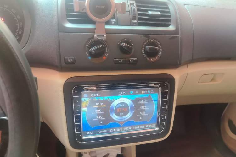 Used Skoda Fabia 2014 1.4L Automatic Crystal Edition Audio And AC Panel