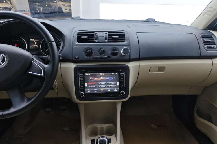 Used Skoda Fabia 2014 1.4L Manual Jingling Edition Audio And AC Panel