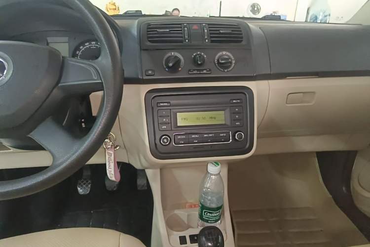 Used Skoda Fabia 2014 1.4L Manual Crystal Edition Audio And AC Panel