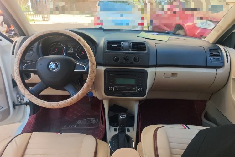 Used Skoda Fabia 2014 1.4L Automatic Crystal Edition Center Console