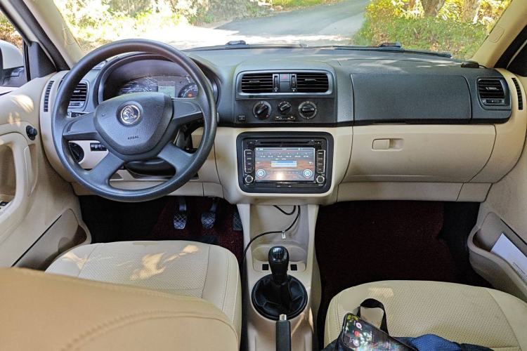Used Skoda Fabia 2014 1.4L Manual Crystal Edition Center Console