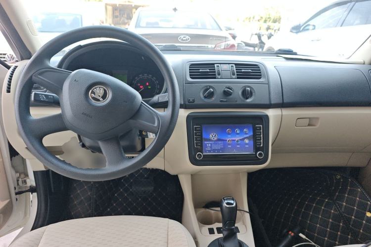Used Skoda Fabia 2014 1.4L Automatic Crystal Edition Center Console