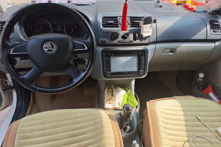 Used Skoda Fabia 2014 1.4L Automatic Crystal Edition Center Console