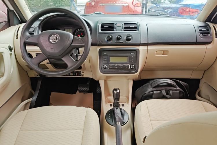 Used Skoda Fabia 2014 1.4L Automatic Crystal Edition Center Console