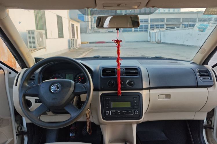 Used Skoda Fabia 2014 1.4L Manual Crystal Edition Center Console