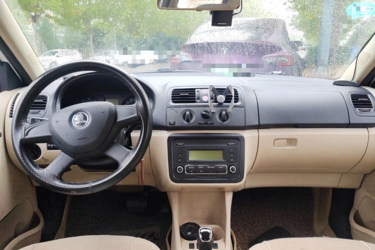 Used Skoda Fabia 2014 1.4L Automatic Crystal Edition Center Console