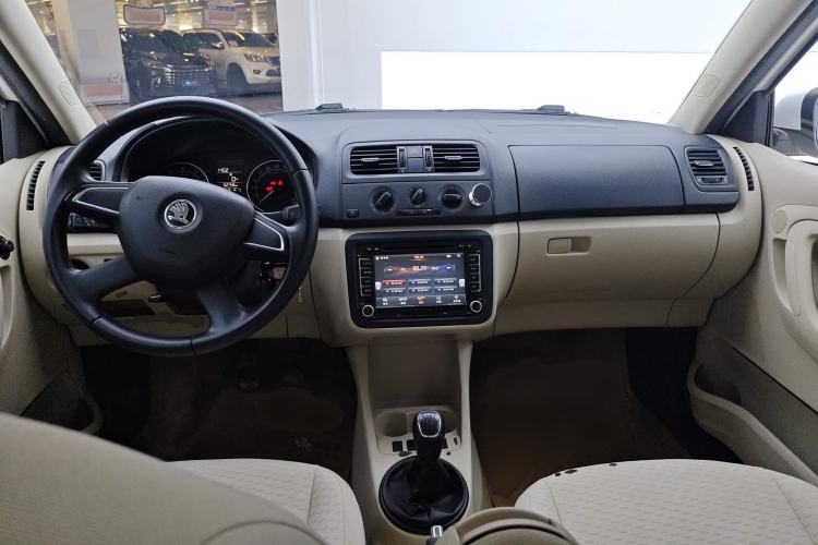 Used Skoda Fabia 2014 1.4L Manual Jingling Edition Center Console