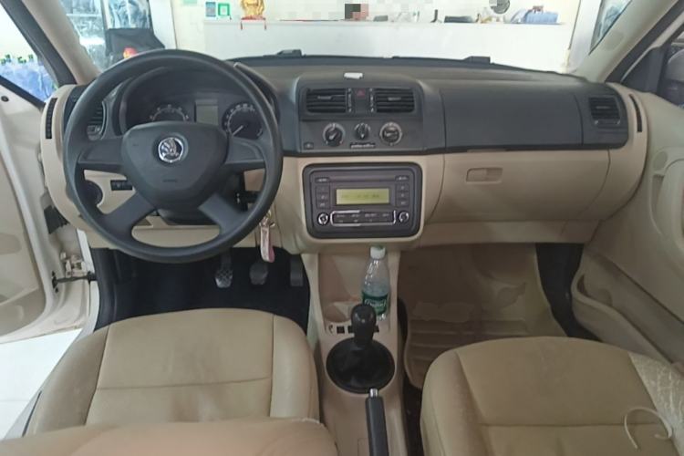 Used Skoda Fabia 2014 1.4L Manual Crystal Edition Center Console