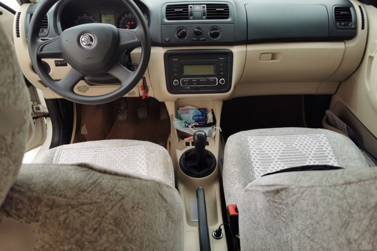 Used Skoda Fabia 2014 1.4L Manual Crystal Edition Center Console