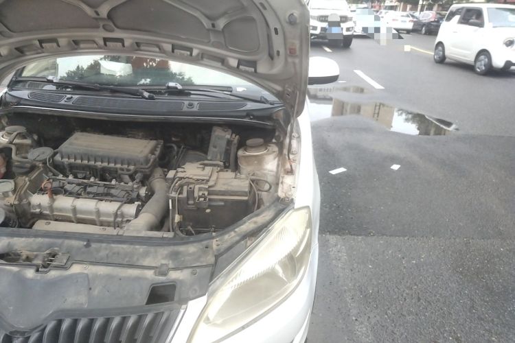 Used Skoda Fabia 2014 1.4L Automatic Crystal Edition Engine Bay Left