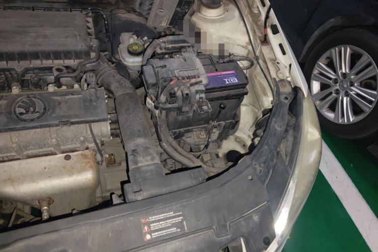 Used Skoda Fabia 2014 1.6L Automatic Crystal Edition Engine Bay Left