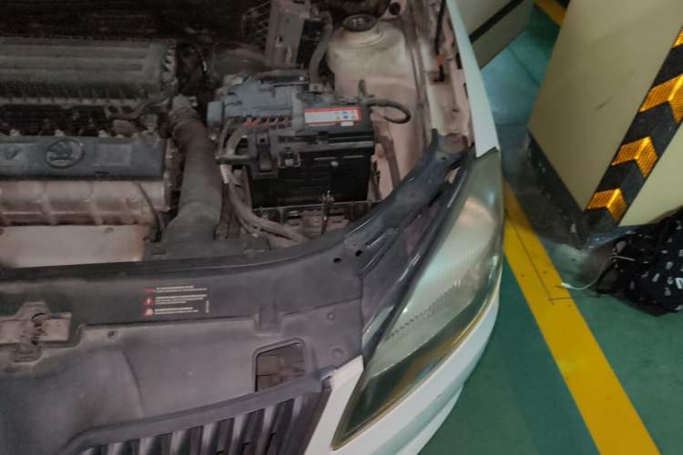 Used Skoda Fabia 2014 1.6L Automatic Sport Edition Engine Bay Left