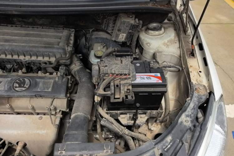 Used Skoda Fabia 2014 1.6L Automatic Crystal Edition Engine Bay Left