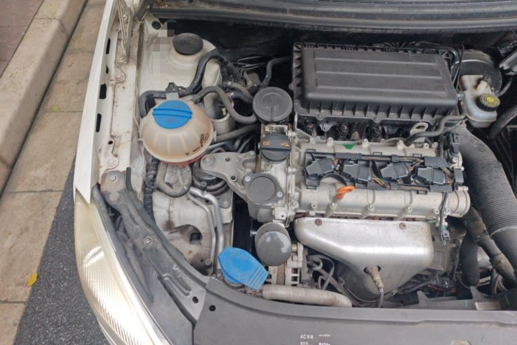 Used Skoda Fabia 2014 1.4L Automatic Crystal Edition Engine Bay Right