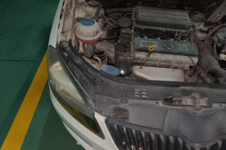 Used Skoda Fabia 2014 1.6L Automatic Sport Edition Engine Bay Right