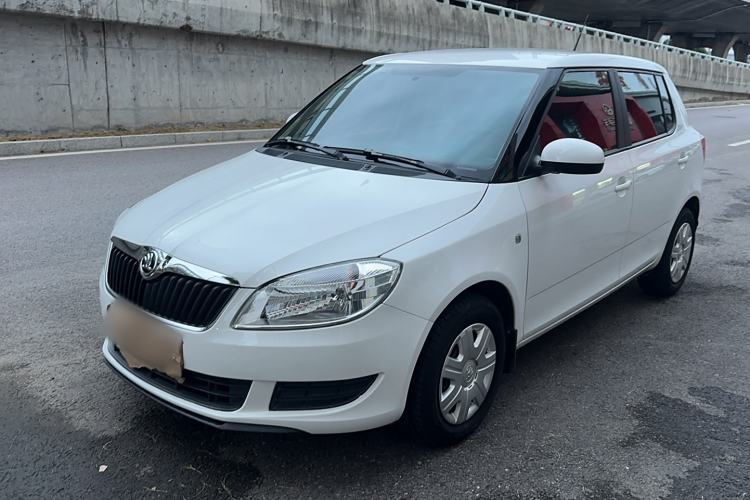 Used Skoda Fabia 2014 1.4L Automatic Crystal Edition Exterior 2