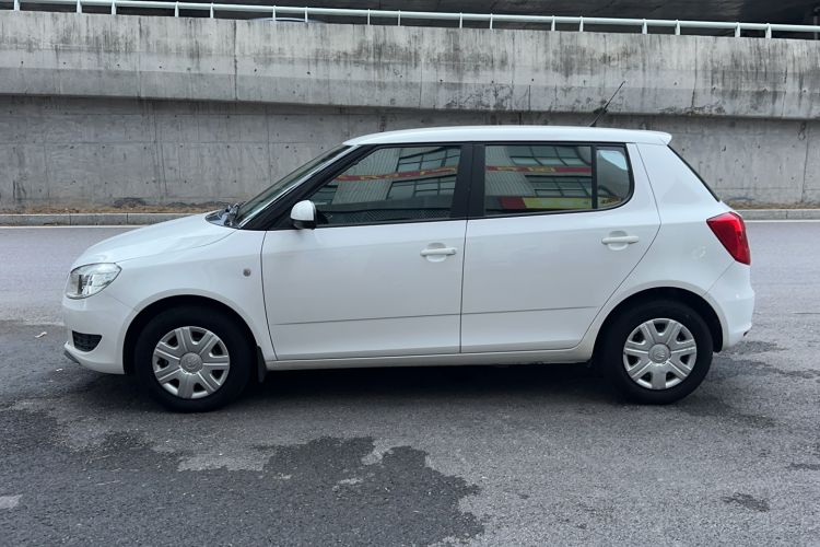 Used Skoda Fabia 2014 1.4L Automatic Crystal Edition Exterior 3