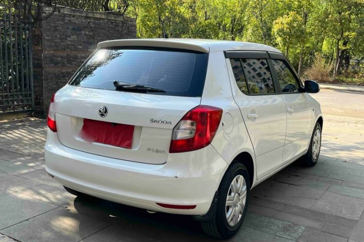 Used Skoda Fabia 2014 1.4L Automatic Crystal Edition Exterior 4