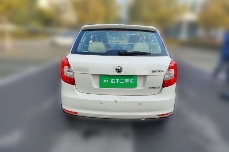 Used Skoda Fabia 2014 1.4L Automatic Crystal Edition Exterior 4