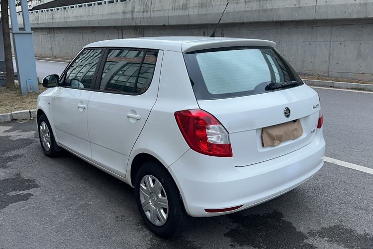 Used Skoda Fabia 2014 1.4L Automatic Crystal Edition Exterior 4