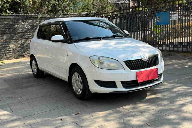 Used Skoda Fabia 2014 1.4L Automatic Crystal Edition Exterior 5