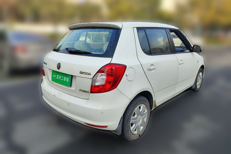 Used Skoda Fabia 2014 1.4L Automatic Crystal Edition Exterior 5