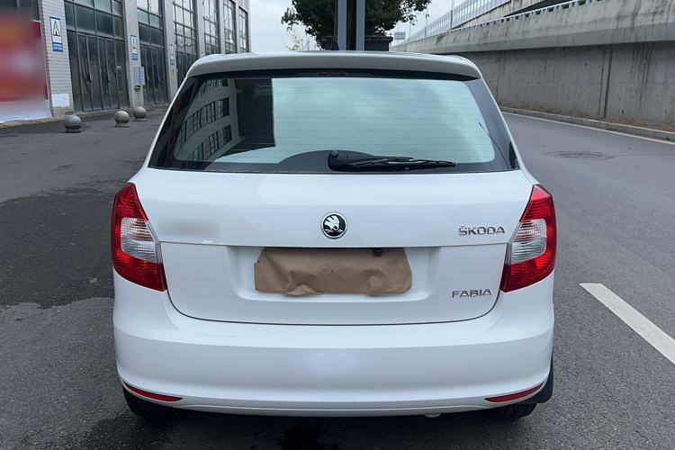 Used Skoda Fabia 2014 1.4L Automatic Crystal Edition Exterior 5