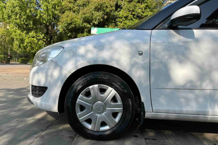 Used Skoda Fabia 2014 1.4L Automatic Crystal Edition Exterior 6