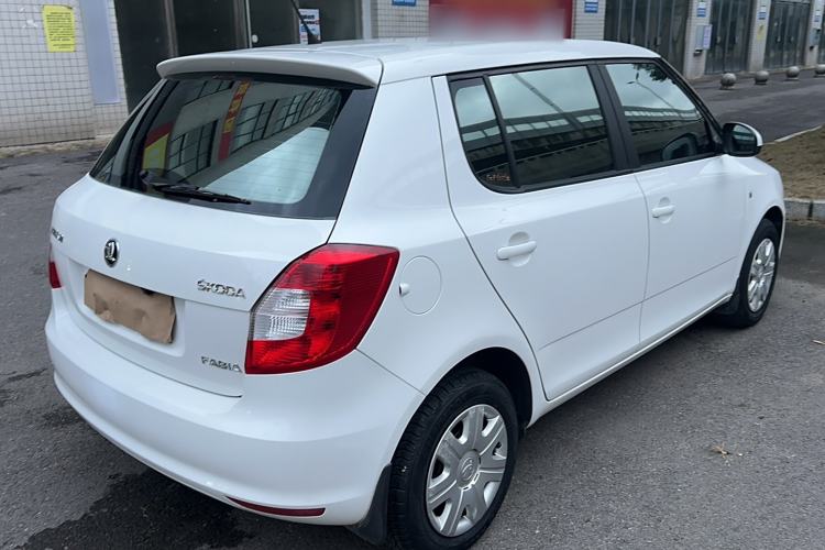 Used Skoda Fabia 2014 1.4L Automatic Crystal Edition Exterior 6