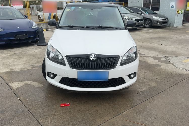 Used Skoda Fabia 2014 1.6L Automatic Sport Edition Exterior 6