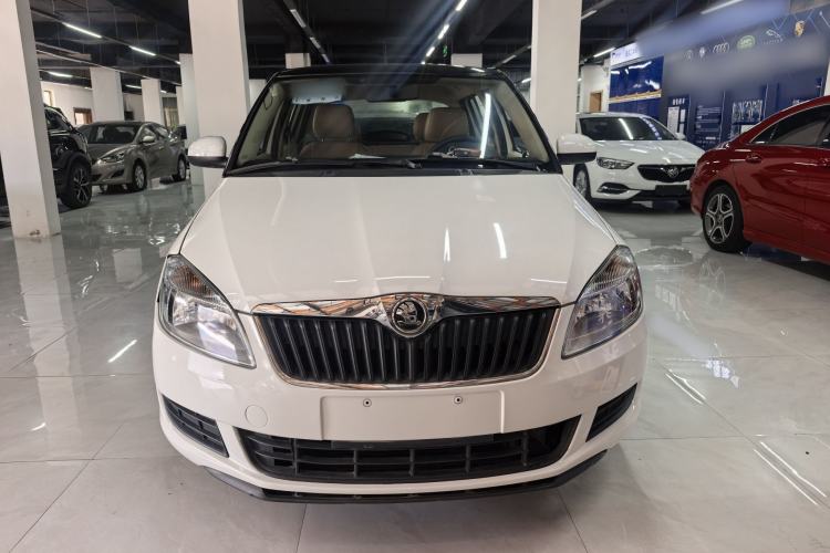 Used Skoda Fabia 2014 1.4L Manual Crystal Edition Exterior 6