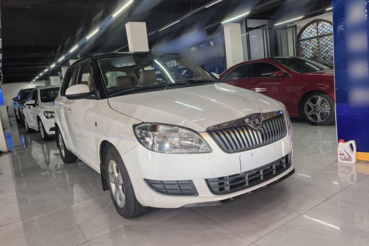Used Skoda Fabia 2014 1.4L Manual Crystal Edition Exterior 7