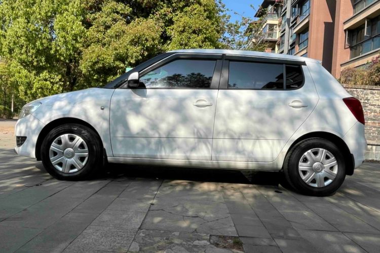 Used Skoda Fabia 2014 1.4L Automatic Crystal Edition Exterior 8