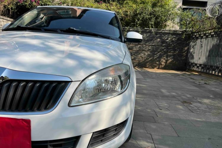Used Skoda Fabia 2014 1.4L Automatic Crystal Edition Exterior 9