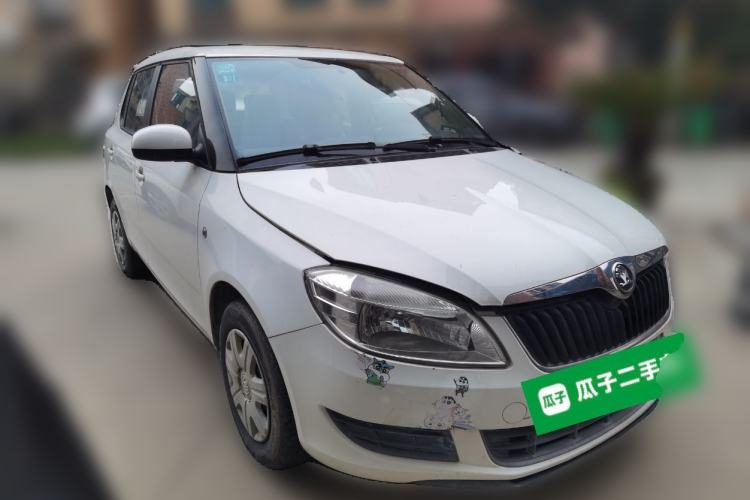 Used Skoda Fabia 2014 1.4L Automatic Crystal Edition Front Right 45 Deg