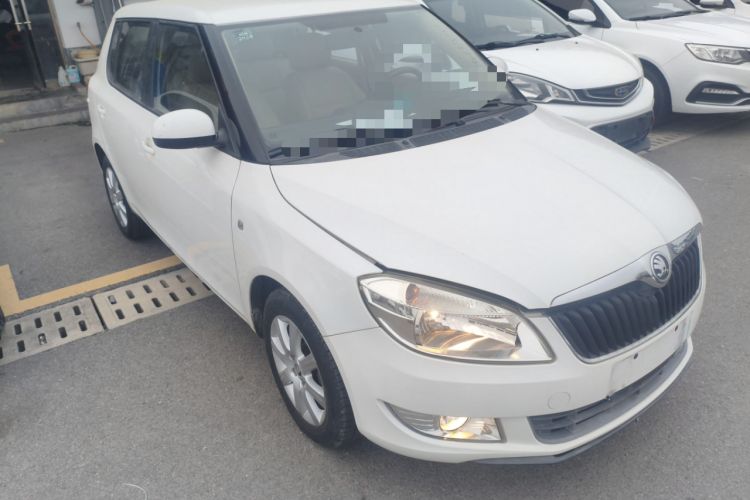 Used Skoda Fabia 2014 1.4L Automatic Crystal Edition Front Right 45 Deg