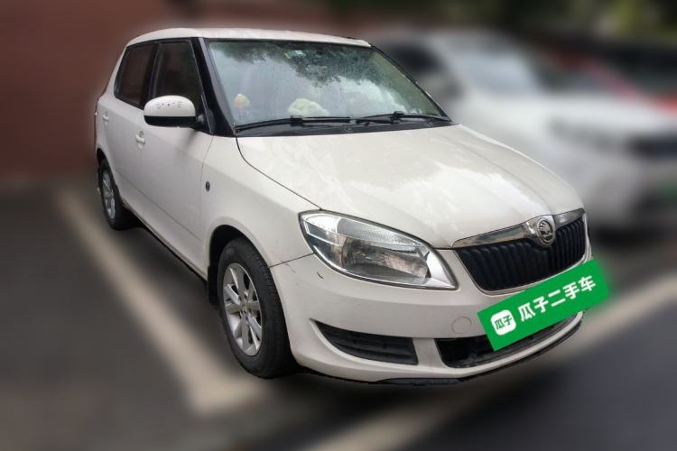 Used Skoda Fabia 2014 1.4L Manual Crystal Edition Front Right 45 Deg