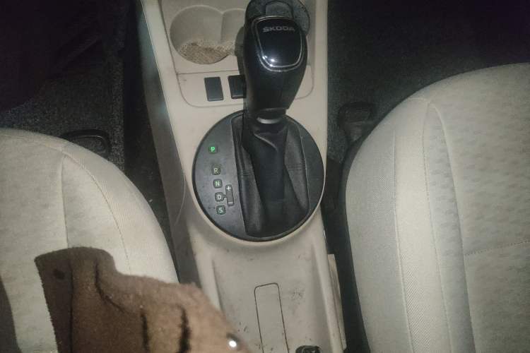 Used Skoda Fabia 2014 1.4L Automatic Crystal Edition Gear Lever