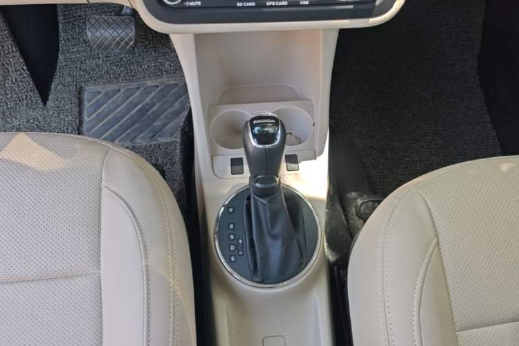 Used Skoda Fabia 2014 1.4L Automatic Crystal Edition Gear Lever